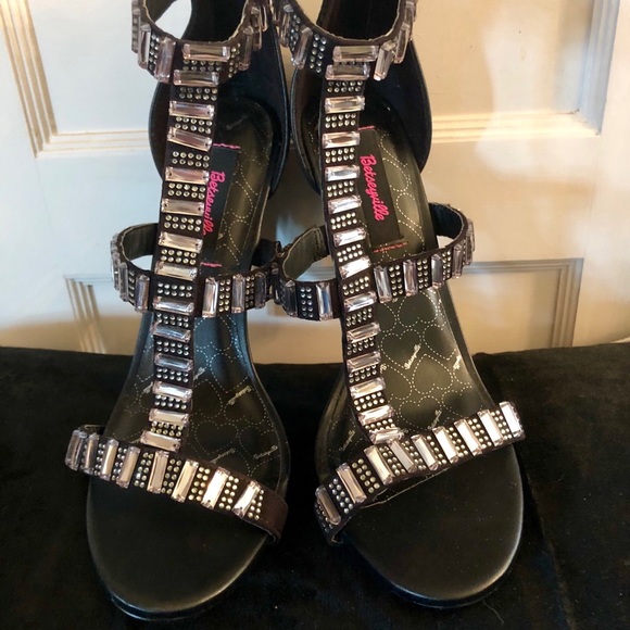 🌟🌟BETSYVILLE NWOT BEDAZZLED PUMPS 💫 - Picture 2 of 6